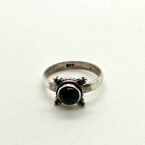 Vintage Sterling Silver Garnet Ring - Picture 8 of 10